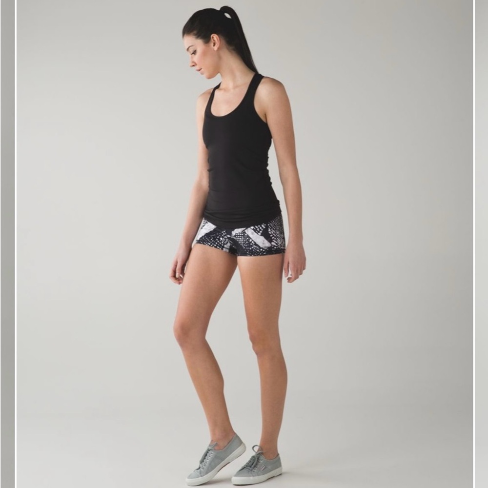 Lululemon Boogie Short (Roll Down) Static Mist White Black
